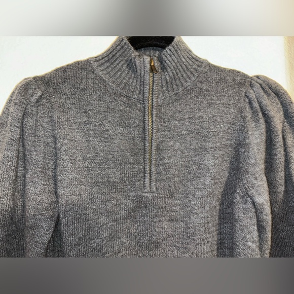 Universal Thread Tops - Gently use women’s long sleeve zipper collar X small